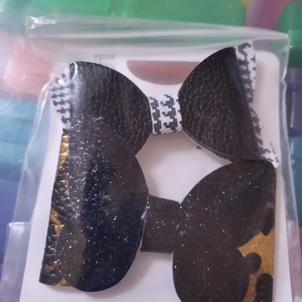 2‎ pack Faux leather girls clip in hair bows butterfly